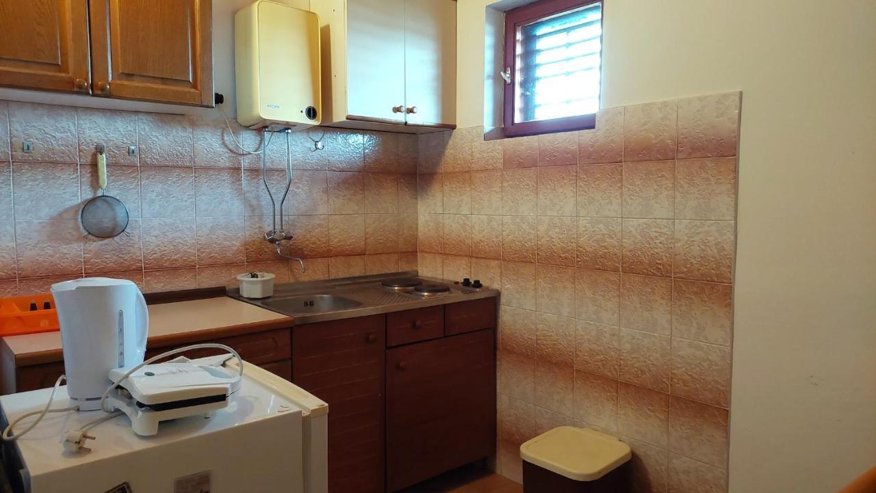 Nar Apartment Mrljane Bagian luar foto