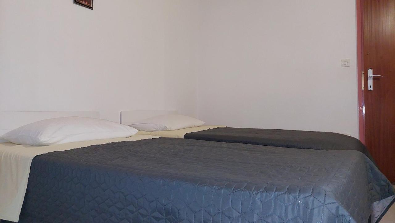 Nar Apartment Mrljane Bagian luar foto